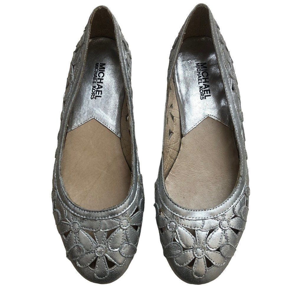 MIchael Kors Womens Ballet Shoes Silver Leather Flowers Size 7M